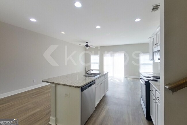 Building Photo - 106 Regis Way