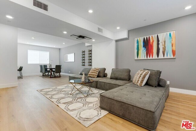 Building Photo - 4637 Laurel Canyon Blvd