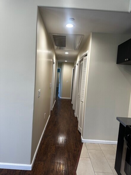 Building Photo - 14233 Tiara St