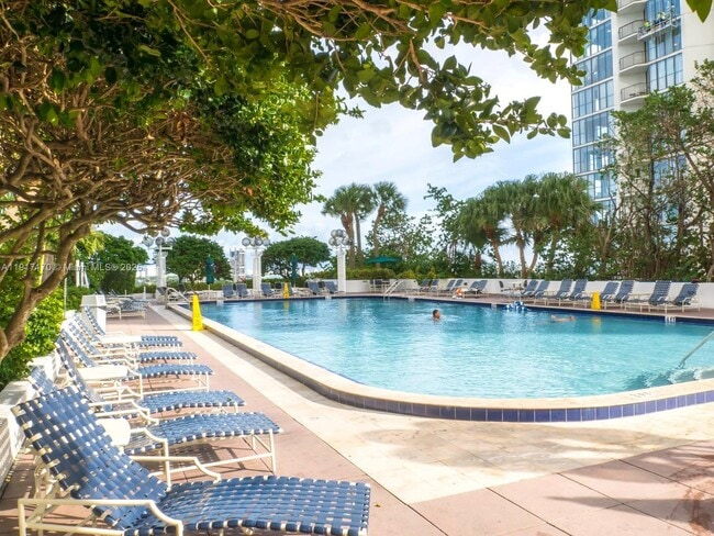 Building Photo - 1717 N Bayshore Dr