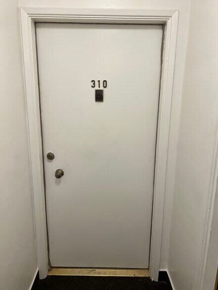 Primary Photo - 20 29th Ave