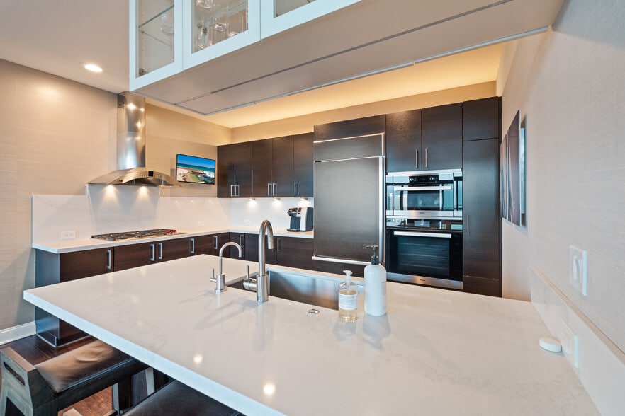 Building Photo - 800 The Mark Ln