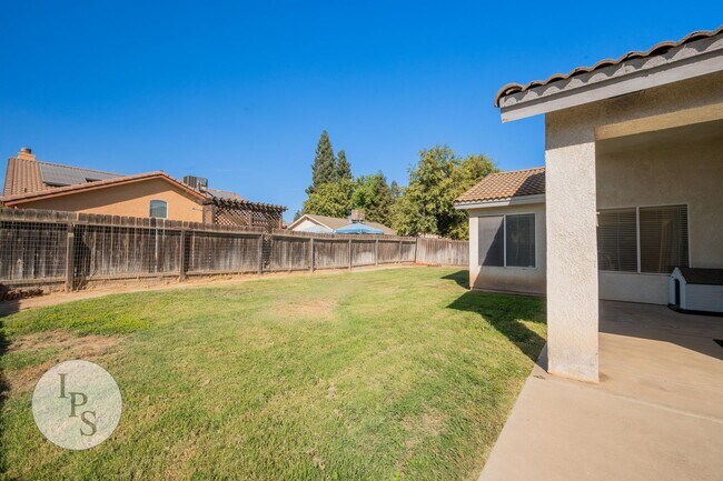 Building Photo - North West Fresno Home, 3BR/2BA, Built 1995 - Lots of Amenities!