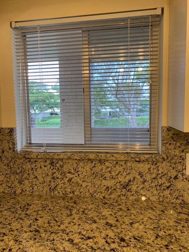 Building Photo - 3212 Strawflower Way