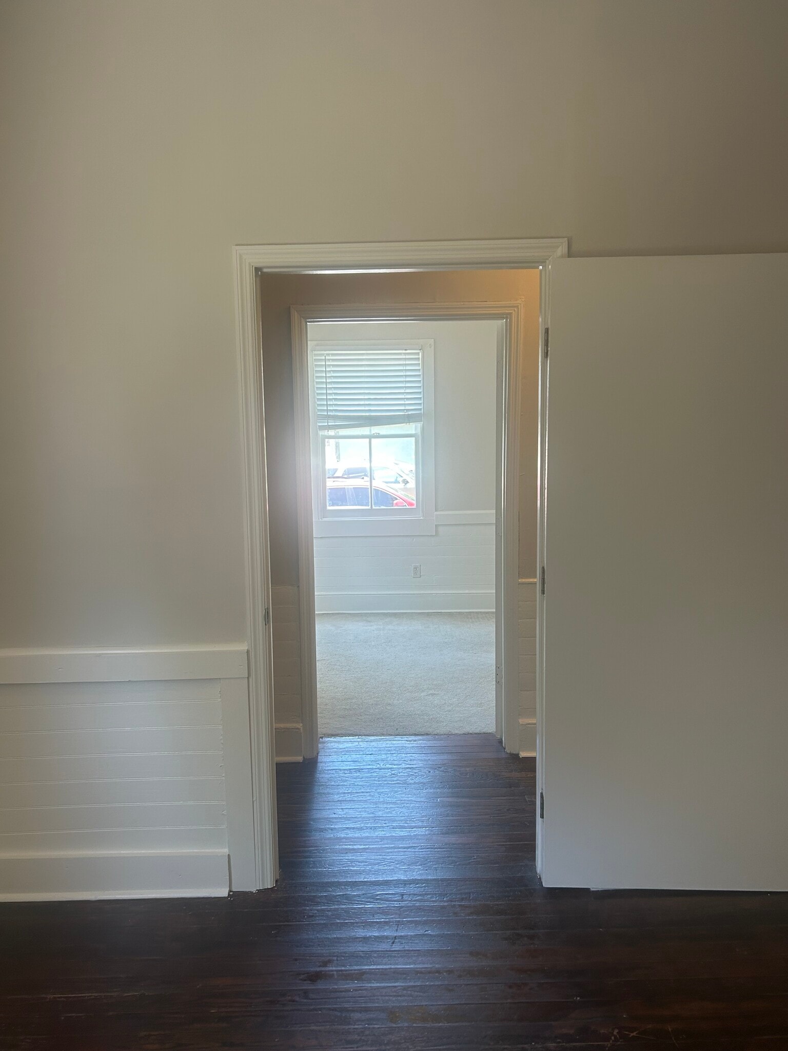 Building Photo - 520 E Hall Ln