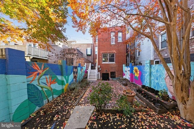 Building Photo - 917 O St NW