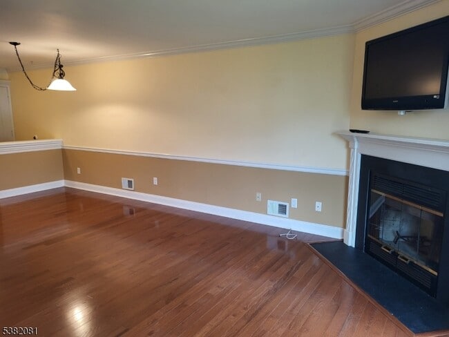 Building Photo - 1211 Spruce Hills Dr
