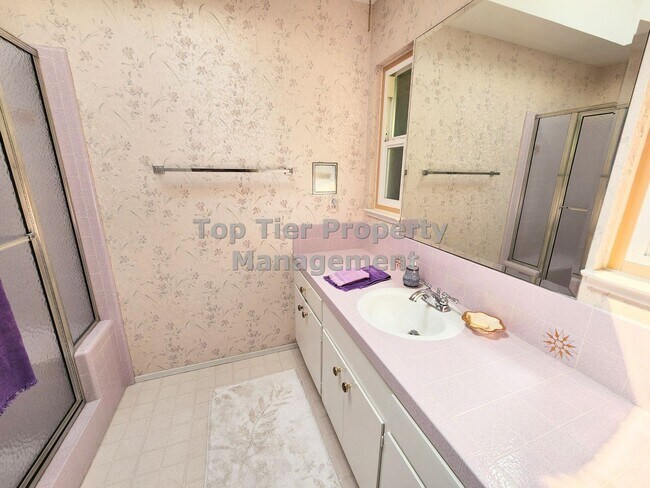 Building Photo - Spectacular 4 Bd/3 Ba, 2379 sf (plus separate structure ideal for office), single-family house in...