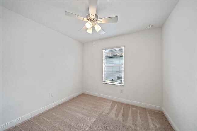 Building Photo - Beautiful Annual 4 Bedroom 2 Bath Single F...