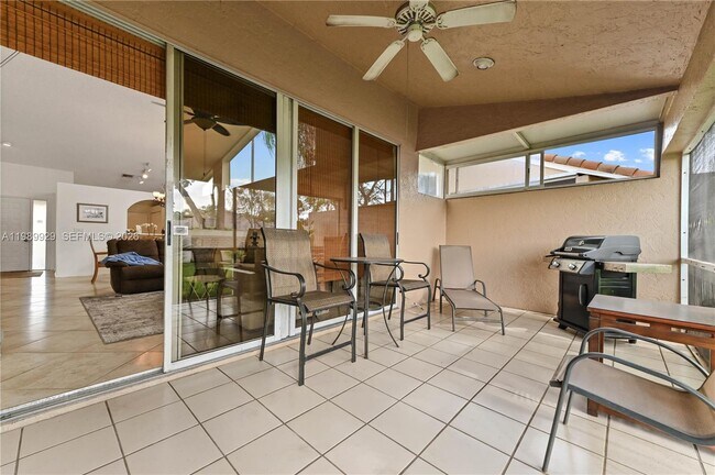 Building Photo - 401 Sabal Palm Ln