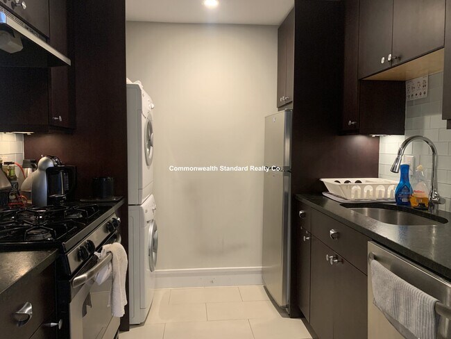 Building Photo - 126 Charles St