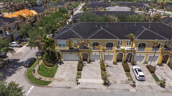 Building Photo - 6109 NW Kendra Ln