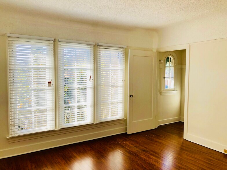 Walk in Closet - 1134 N Gardner St