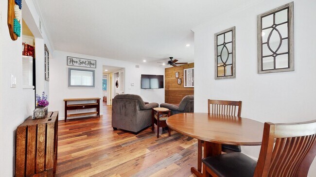 Building Photo - Charming 2-bedroom in Redwood Shores - $3,995/mo