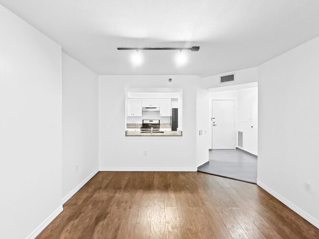 Building Photo - Prime Clearwater Condo for Rent at Crystal Bay - 1bed | 1 bath