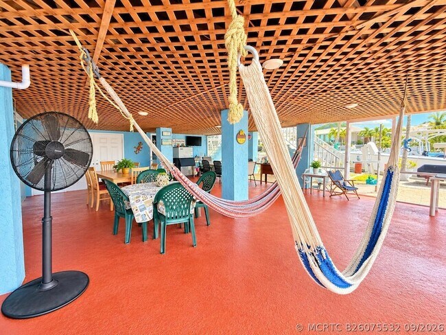 Building Photo - 932 Tropical Ln