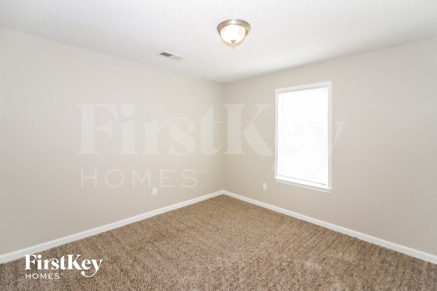 Building Photo - 4596 Fontaine Pl