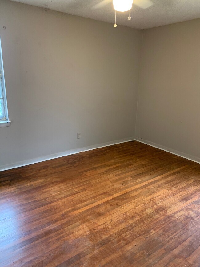Building Photo - 1527 Bennington Cove