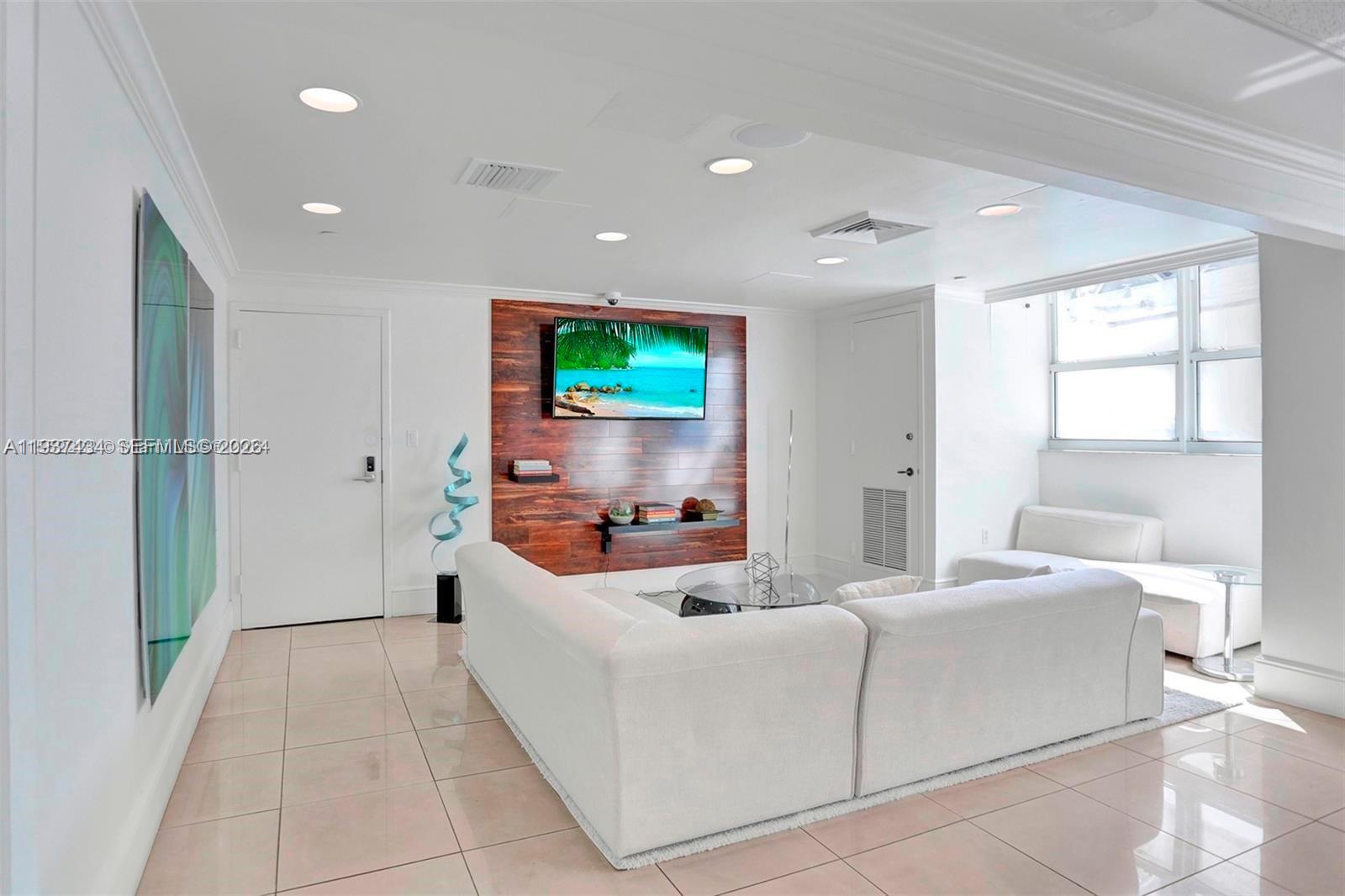 Building Photo - 650 West Ave