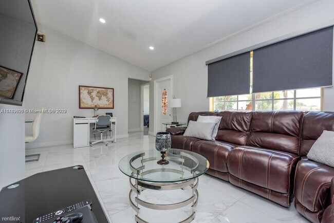 Building Photo - 3 br, 2 bath House - 14347 SW 176th Ter Fl...