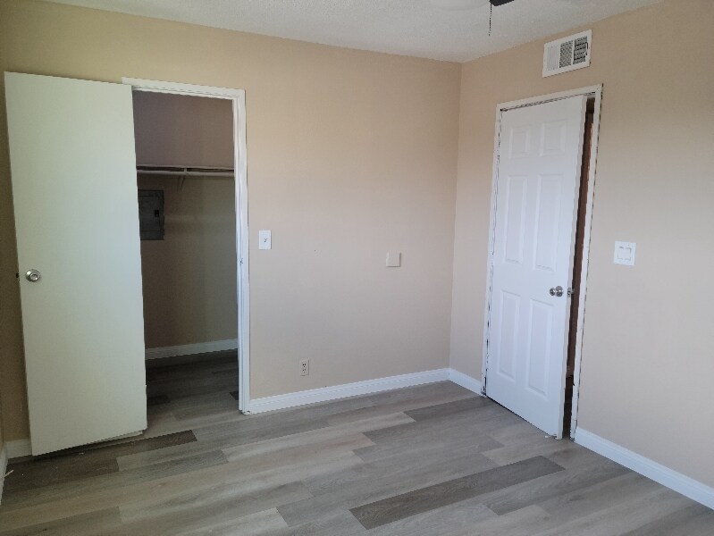 Building Photo - 3701 Thomas Ave