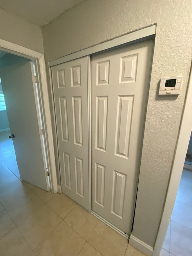 Building Photo - 4327-4329 Cocoanut Road