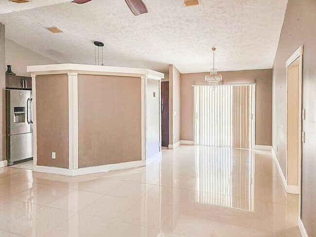 Building Photo - 518 SE Ocean Spray Terrace