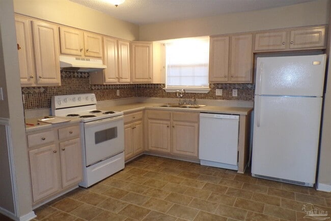 Building Photo - 3160 Palmdale Ave