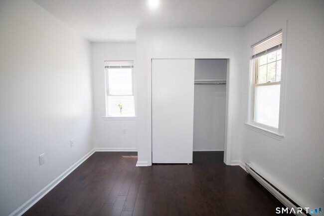 Building Photo - 12 Home St