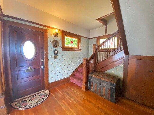 Building Photo - Pacific Grove Historical 3 Bed 2 Bath