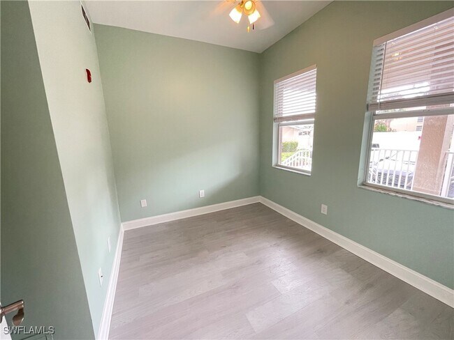 Building Photo - 15256 Riverbend Blvd