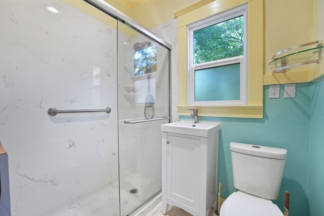 Building Photo - Vibrant Seattle Home