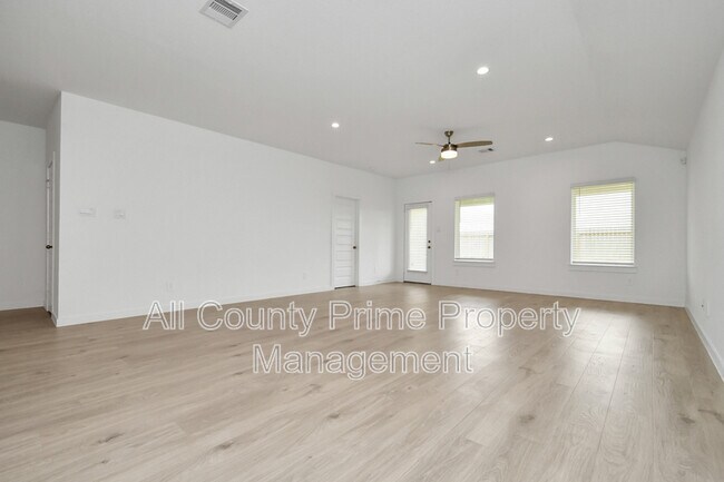 Building Photo - 29935 Gallatin River Ln