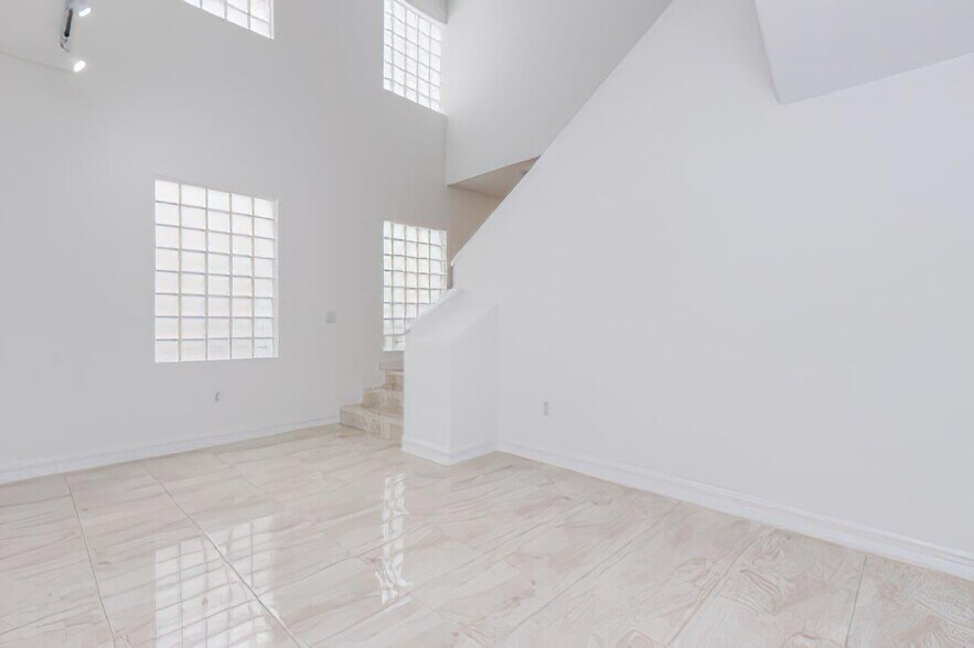 Building Photo - 20890 NE 31st Pl