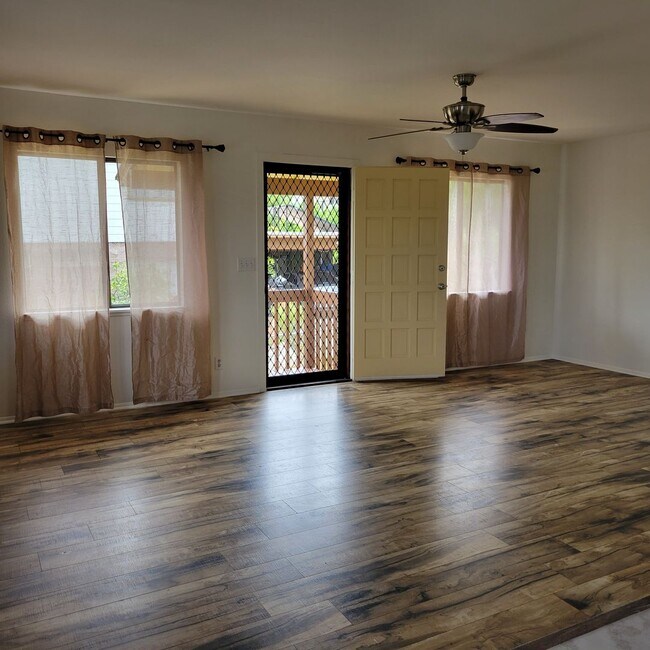 Building Photo - Kapahulu 3 bed, 2 bath single family home