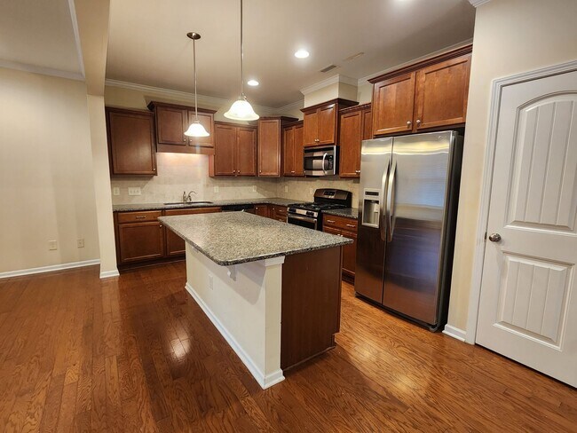 Building Photo - 3 Bedroom - Cary Townhome in Central Location!!! Close to 540 and Research Triangle Park!