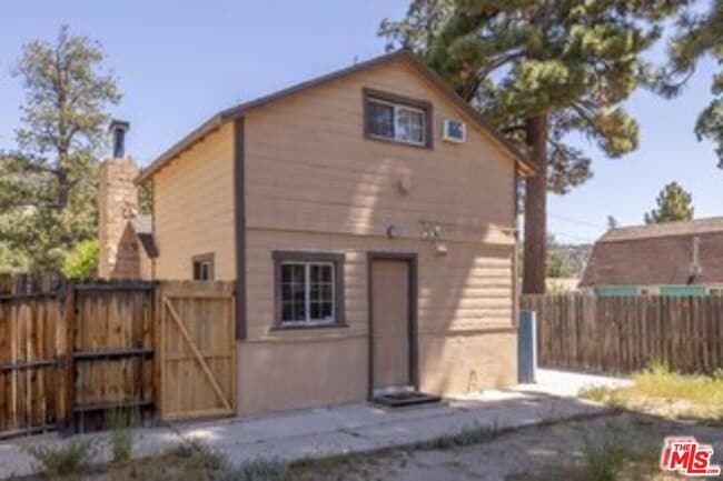 Building Photo - 320 E Tiger Lily Dr