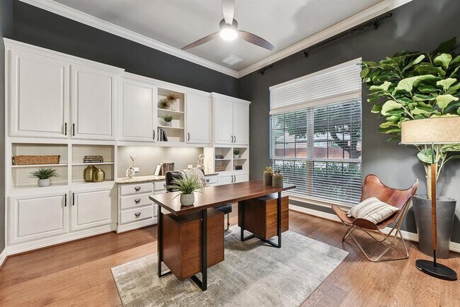 Building Photo - 2120 Park Pl Cir