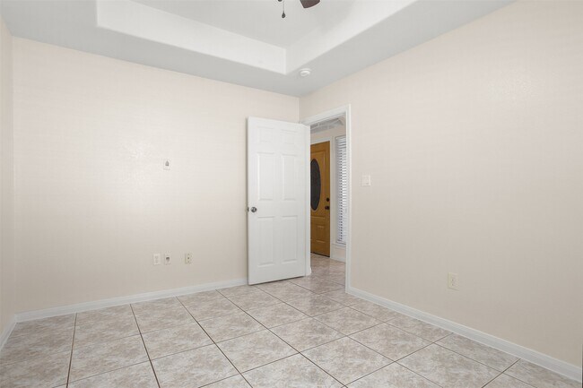 Building Photo - 3727 Clover Meadows St