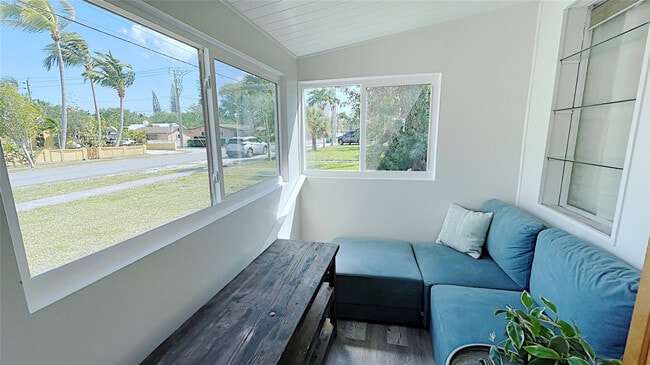 Building Photo - 342 SW 2nd Ave