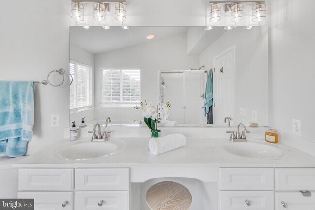 Building Photo - 115 Richard Dr SE