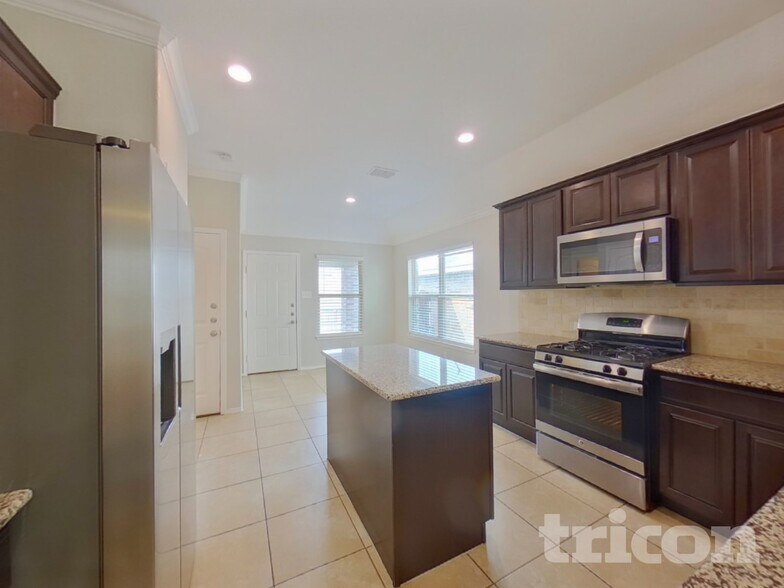 Building Photo - 5816 Burgundy Rose Dr