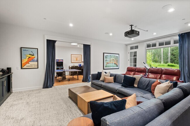 Building Photo - 289 Exhibition Ln