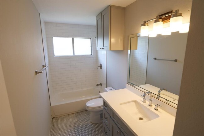 Building Photo - 5302 Prairie Creek Dr