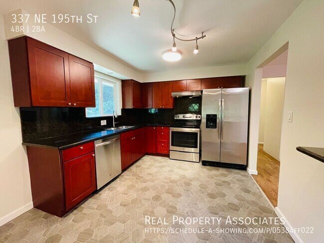 Building Photo - 337 NE 195th St