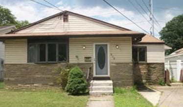 Building Photo - Updated Single Family Ranch Home with Fenc...