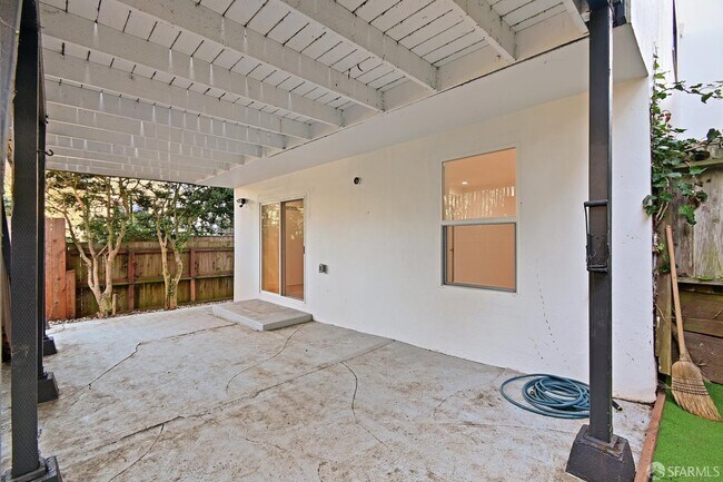 Building Photo - 68 Dellbrook Ave
