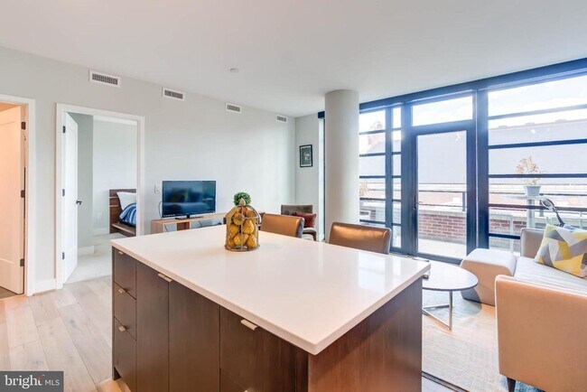 Building Photo - 1300 4th St SE