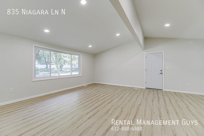 Building Photo - Stunning 4 Bedroom Home! Wayzata School District!