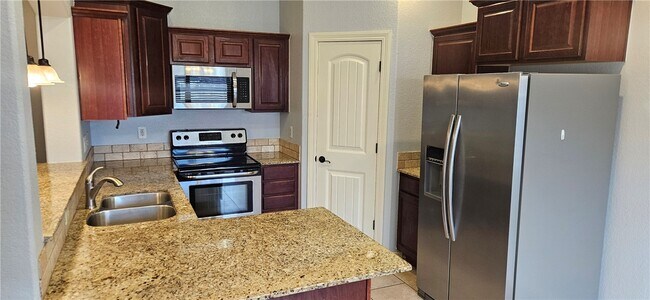 Building Photo - 2641 N Villa Blvd